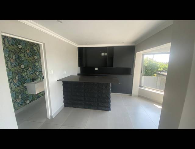 4 BEDROOM HOUSE FOR SALE IN COMPENSATION BEACH